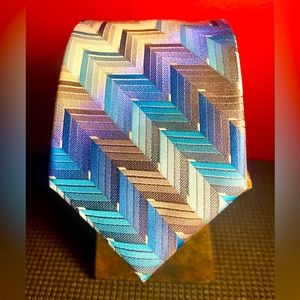 Van Heusen Men’s Neck Tie Polyester Blend Blue Silver herringbone Tile Pattern